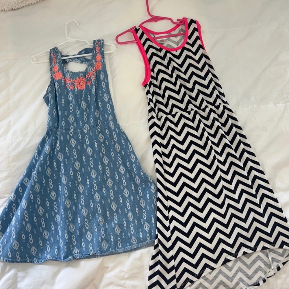 Bundle of 2 kids dresses size 10.. 10/12